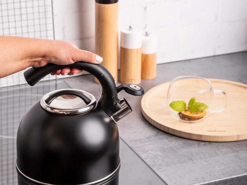Altom Martin czajnik 2,7 l czarny indukcja