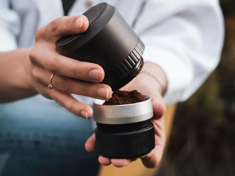 Outin Przenośny młynek do kawy FinoCoffee Brązowy