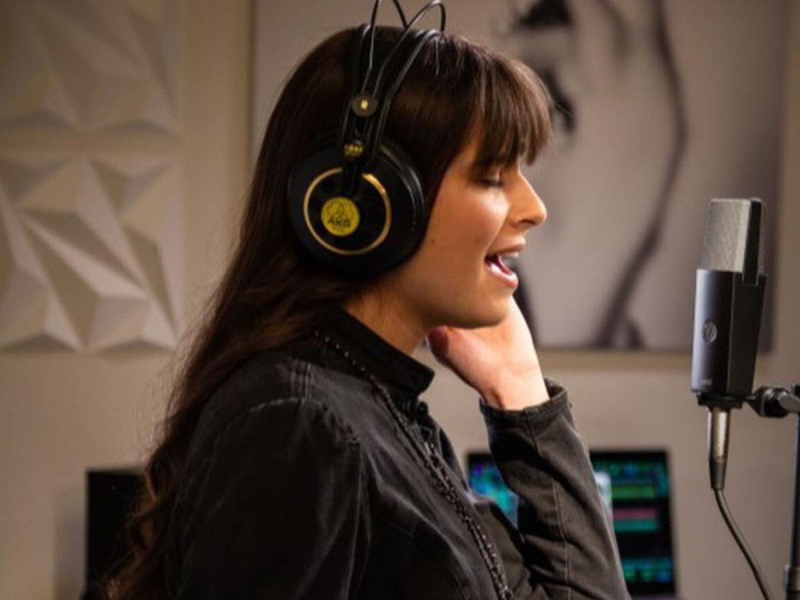 AKG C104