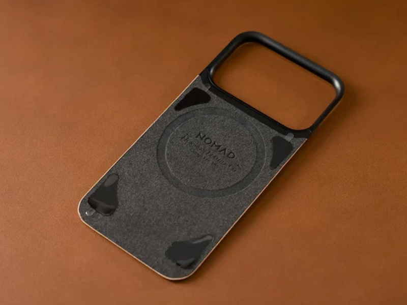 Nomad Magnetic Leather Back iPhone 18 Pro Max / 17 Pro Max MagSafe