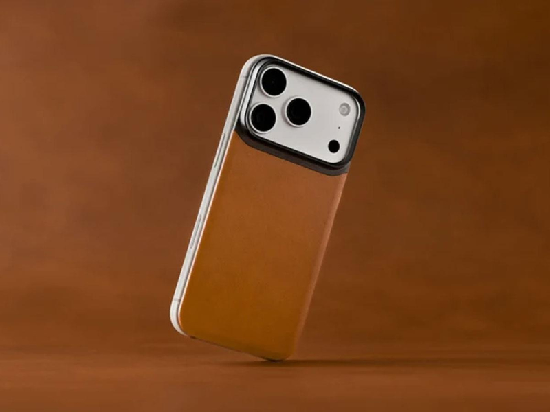 Nomad Magnetic Leather Back iPhone 18 Pro / 17 Pro MagSafe (saddle)