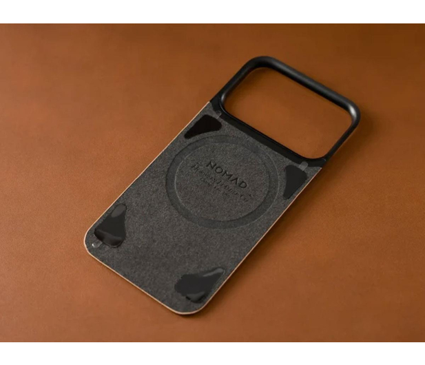Nomad Magnetic Leather Back iPhone 18 Pro / 17 Pro MagSafe (saddle - 1586592 - zdjęcie 6