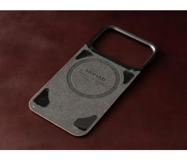 Nomad Magnetic Leather Back iPhone 18 Pro Max / 17 Pro Max MagSafe - 1586586 - zdjęcie 8