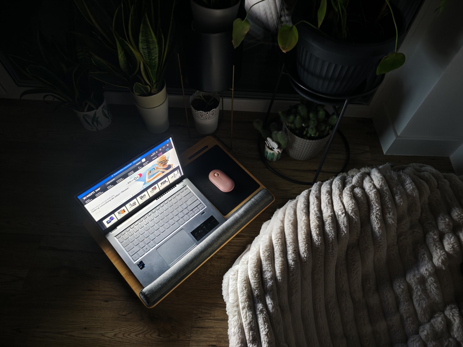 Zdjęcie nocne ze źródłem światła wykonane Xiaomi 17 Ultra